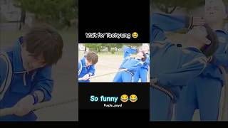 Download lagu Wait for Taehyung 😂 so funny moments 😂😂 #shorts #taehyung #funny #btsshorts #ytshorts #trending #new mp3