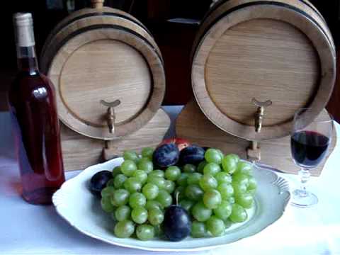 Small oak barrel (Whiskey and Wine)