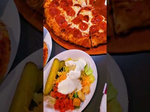 What Is The Best Thing To Eat @ Pizza Hut? #shorts. I Love Their Spicy Chicken Wings.