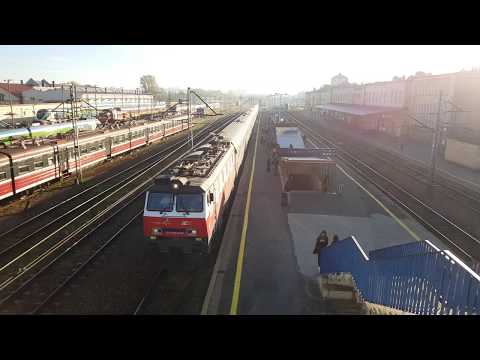 EP09-032 + IC MATEJKO z Przemyśla Gł. do Świnoujścia, wjeżdża na stację Rzeszów Gł. 15.10.2018