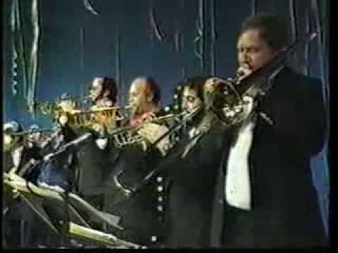 Danny Morales performing with victor paz in panama( besito de coco)