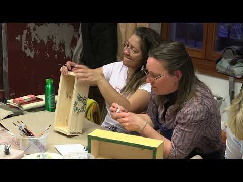 Gyertyaöntő és népi bútorfestő szakkör