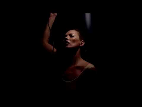 THE CHEMICAL BROTHERS - OUT OF CONTROL . Model KATE MOSS     FULL HD