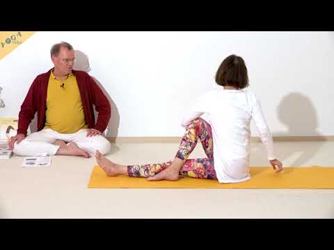 Langbein-Drehsitz - Yoga Asana Lexikon