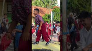 Download lagu SENAM GOYANG NASI PADANG 🙌🏻#senam #school #p5 mp3