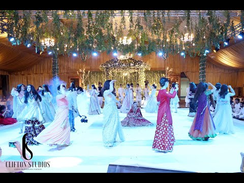 BEST WEDDING DANCE EVER!!! MEHNDI DANCE, SHENDI DANCE PAKISTANI WEDDING DANCES
