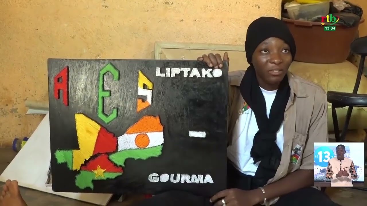 Awa Bado artiste plasticienne qui évolue dans l’art filaire avec un savoir-faire inspirant