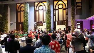 Download lagu Azan Isya Berkumandang, Gereja Katedral Hentikan Sementara Aktivitas Natal mp3