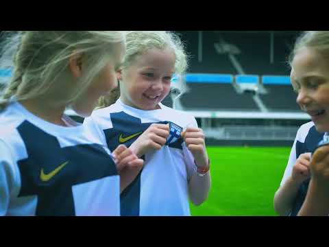 Emilia Ex - Helmarit (VIRALLINEN MUSIIKKIVIDEO) - EM-kisabiisi 2022