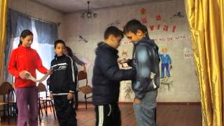 preview picture of video 'Voluntar CFBC la Internatul din Carpineni'