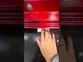 Riproduci video