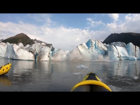 Spectacular footage: Canoeists are surprised by glacier collapse