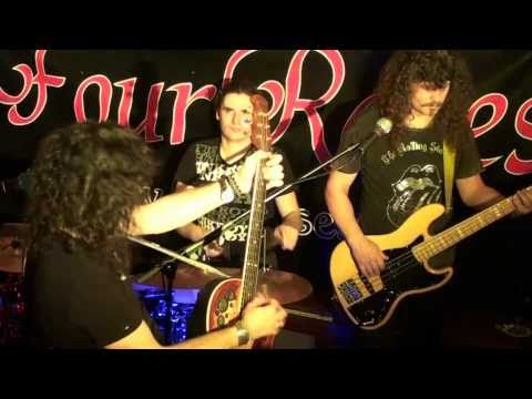 Four Roses mit City Am Fenster