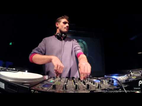 Islands - 12/09/2014 @ Woolly Mammoth - Andromeda Launch Party