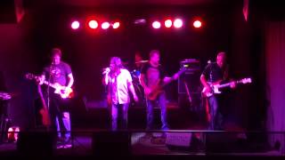 Back to the wall.....Big Unit cover Divinyls at the Area Hotel 29/11/14