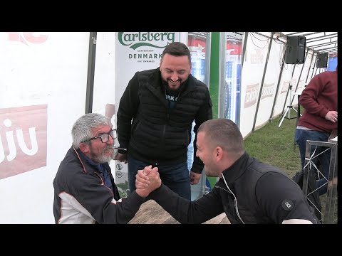 Boškan i Mlađo obaranje ruke u Bukvaleku na štraparijadi kod Javoraca (HIT VIDEO)