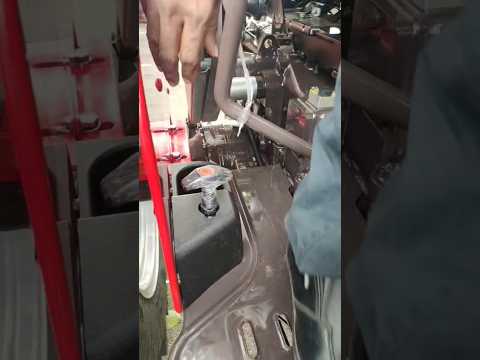 How to apply hand brake of Dynatrack tractor 🤔🤔 #HandBrake #Tractor #Dynatrack #YouTubeShorts #Sh...