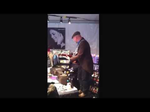 Marco Calliari - Che La Vita en direct de la tente HMV aux Francofolies 2014