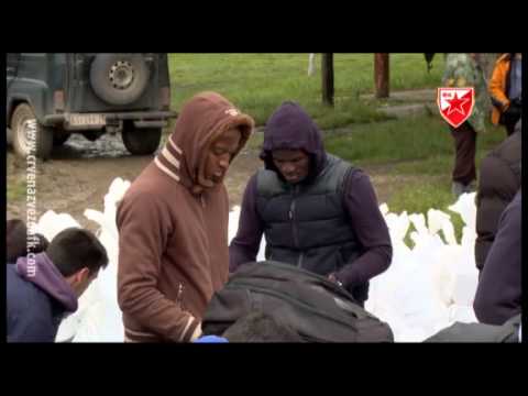 Fudbaleri Crvene zvezde i delegacija OFK Beograda na savskom nasipu