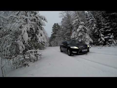 Accelerating and Braking in Snow With ESP On and Off