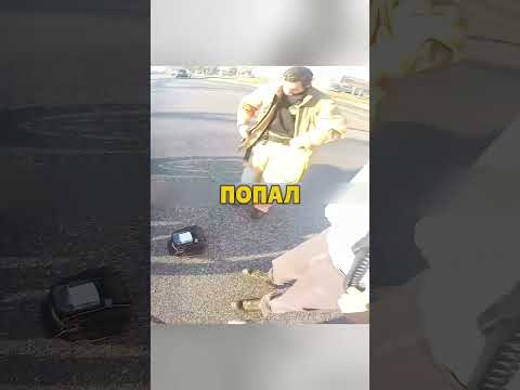 Байкеру въехал в зад безумный водила! 😨