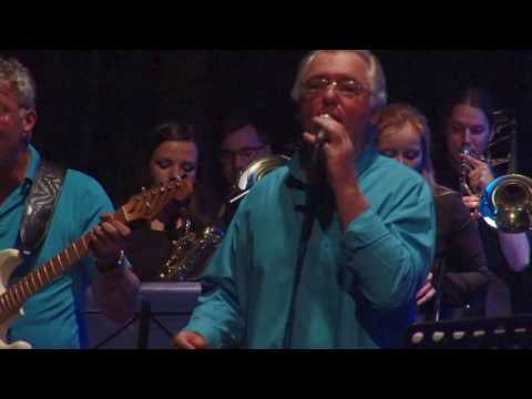 Obvezna smer - Zaplesiva ča ča ča ( v živo @Cankarjev Dom na Vrhniki, 8.4.2016. )