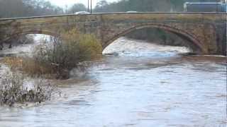 preview picture of video 'Flooding on the River Swale at Catterick Bridge, North Yorkshire - Tues 27 November 2012'