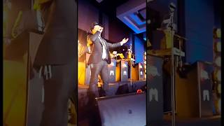 Oisek Batoruh Live Dinner Vibes ✨ (הזמר והיוצר שמחה יעקבי) - התמונה מוצגת ישירות מתוך אתר האינטרנט יוטיוב. זכויות היוצרים בתמונה שייכות ליוצרה. קישור קרדיט למקור התוכן נמצא בתוך דף הסרטון