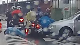 【車禍影片】直接被路邊飛彈擊落（2025.07.25 桃園市中壢區中豐北路一段