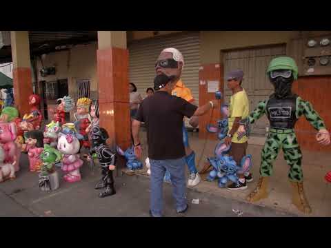 LOS AÑOS VIEJOS YA SE VENDEN EN LAS CALLES