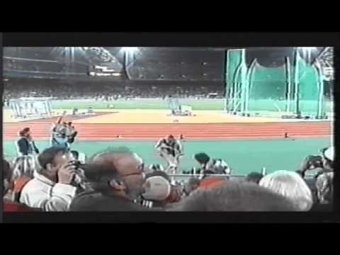 SYDNEY OLYMPIC CROWD SHOE CATCH - Jonathan Edwards gold winners lap of honour