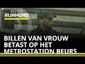 Billen van vrouw BETAST op metrostation Beurs