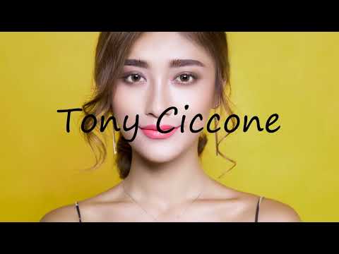 How to pronounce Tony Ciccone in English?