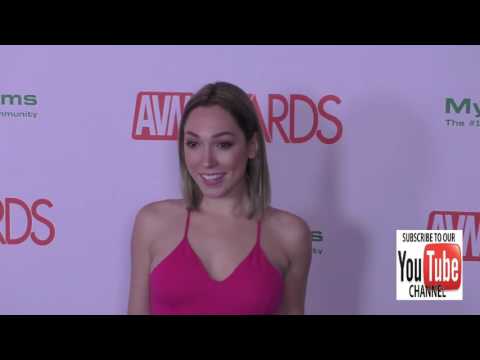 download lagu mp3 mp4 Lily Labeau, download lagu Lily Labeau gratis, unduh video klip Lily Labeau