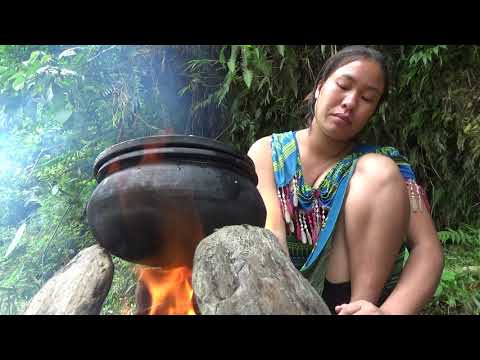 Amazing Fishing: Primitive Fishing Skills Catch Big Fish On River - Fishing For Survival