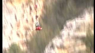 preview picture of video 'Wim jumps of the Bloukrans Bungy'