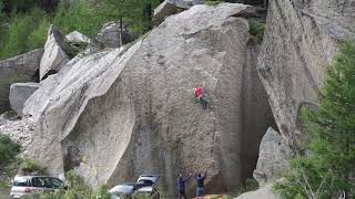 Video thumbnail of 29dots, 8a+. Valle dell'Orco