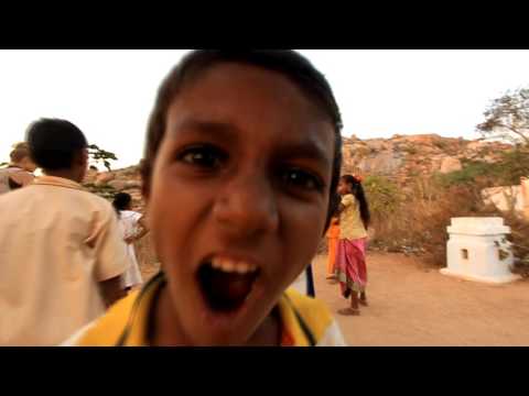 Konrad Szot. Gypsy bboying in India