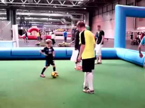 Freestyle John Farnworth & little Sam at Grass roots live 2010