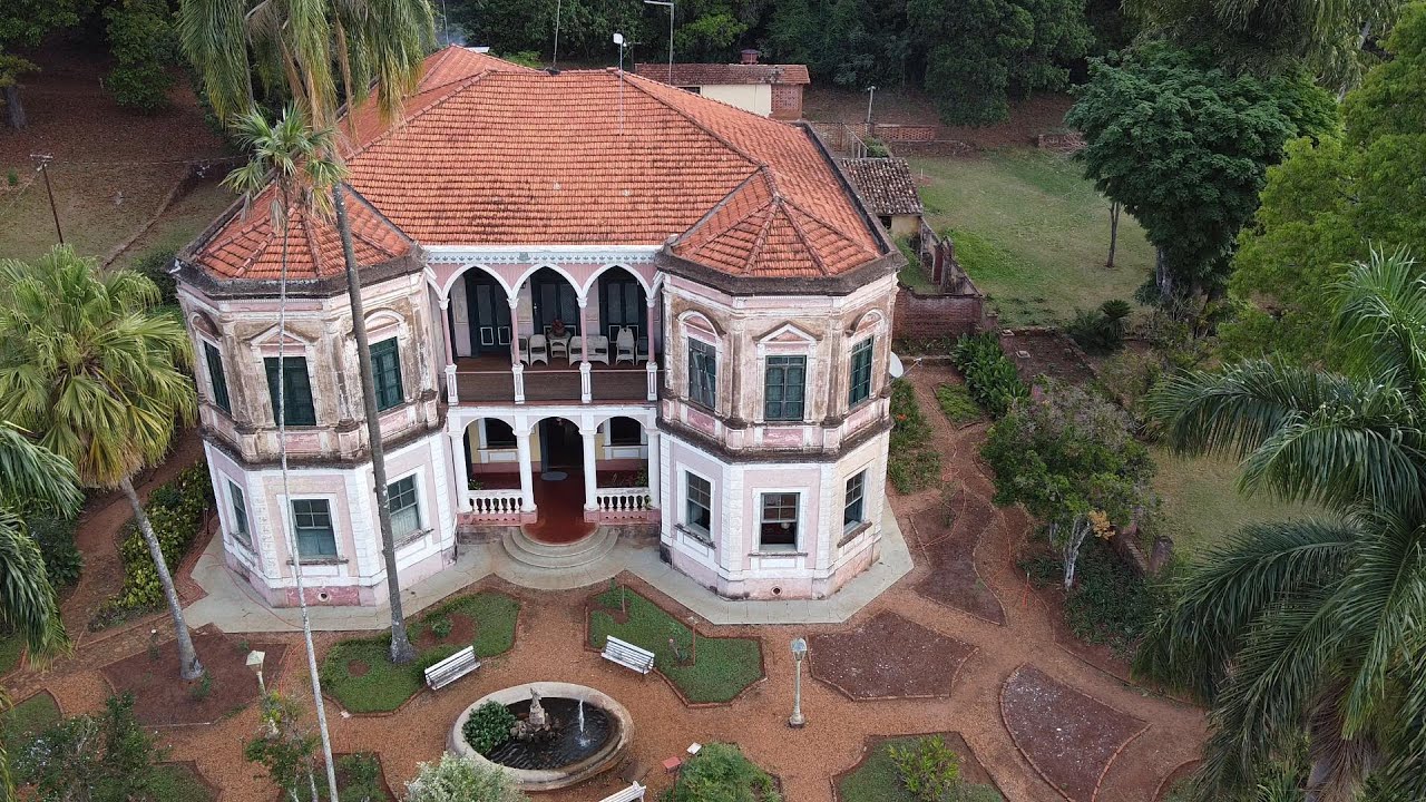 Olha o que tem nesse casarão!!!!