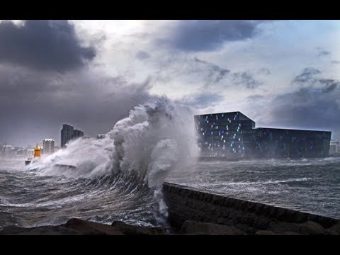 Snowstorm Reykjavik Iceland 10.12.2019   33m/s or 120km/h wind  4K red weather warning