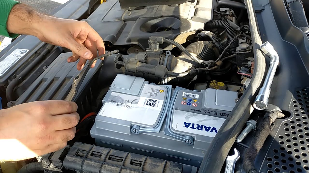 Watch Como cambiar la bateria del coche - Facil y Rapido | Start-Stop - Volkswagen Golf Now Como cambiar la bateria del coche - Facil y Rapido | Start-Stop - Volkswagen Golf