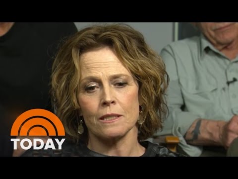 , title : 'Sigourney Weaver And ‘Aliens’ Cast Reunite 30 Years Later | TODAY'