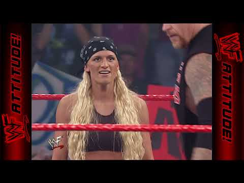 DDP vs. Sara w/ Undertaker | RAW IS WAR (2001)