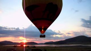preview picture of video 'Hot air balloon safari - Lift off'
