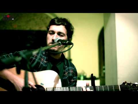 Moa Bones - Blues run the game (unplugged  @ trollradio.gr)