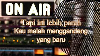 Download lagu DwiTanty - Mantan (Stand Here Alone Cover   Lyric) #SHA #song #cover #lirics mp3