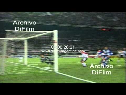 DiFilm - Carlos Netto Javier Saviola partido contra Velez Sarsfield 1999