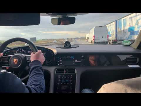Porsche Taycan Turbo S - Autobahn run