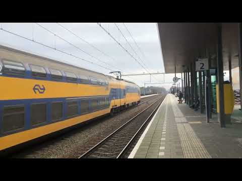 NS DDZ 7620 komt door station Tilburg Reeshof